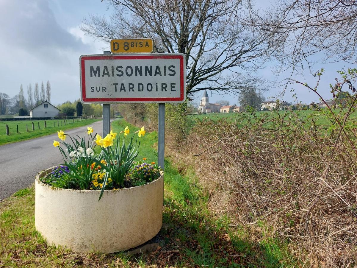 "Le Petit Bonheur" Gite Van 4 Tot 12 Personen Met Prive Vijver Van 2Ha Maisonnais-Sur-Tardoire Bagian luar foto